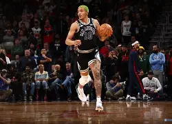 NBA常规赛清晨走向成谜，夏洛特黄蜂回应争议，气氛紧张，赛程密集仍需轮换